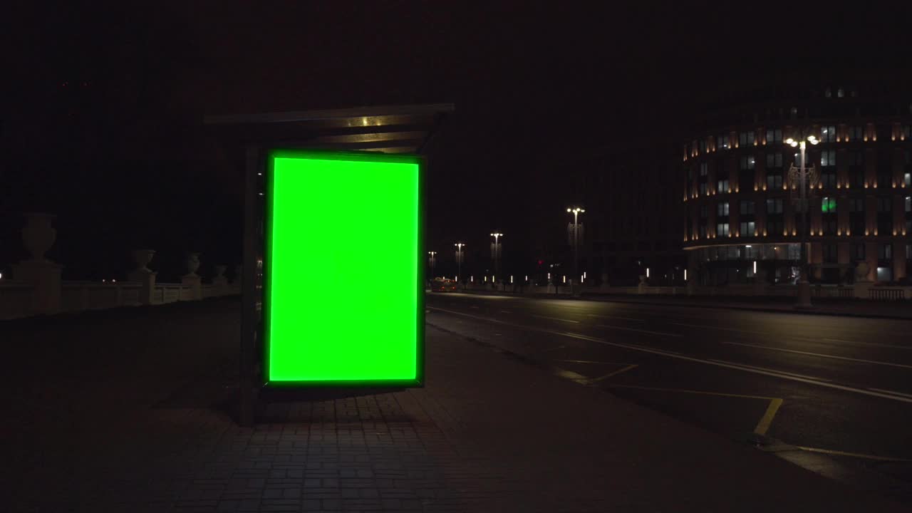 垂直空白灯箱，绿色色度键用于样板信息视频下载