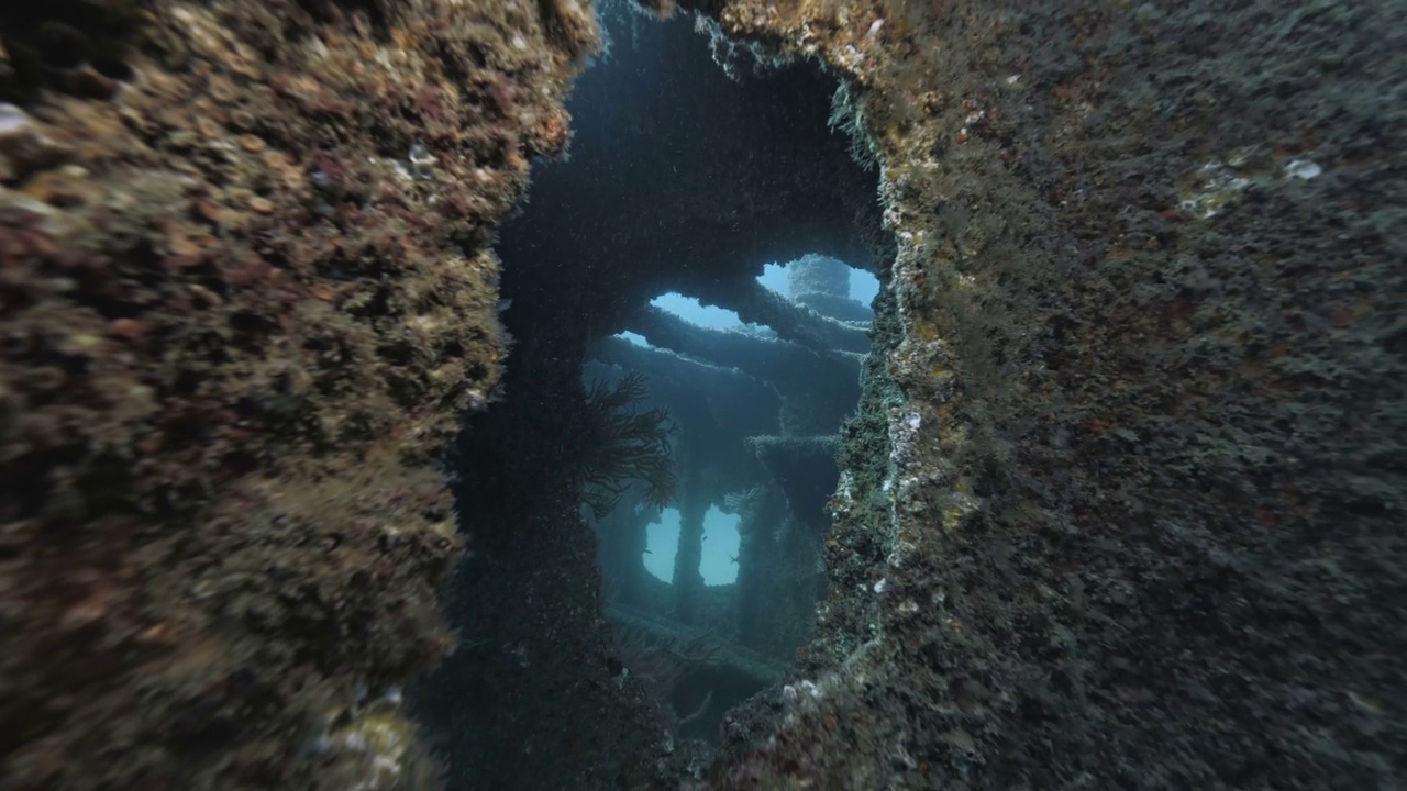 沉船残骸，金属结构的细节镜头，大西洋视频下载