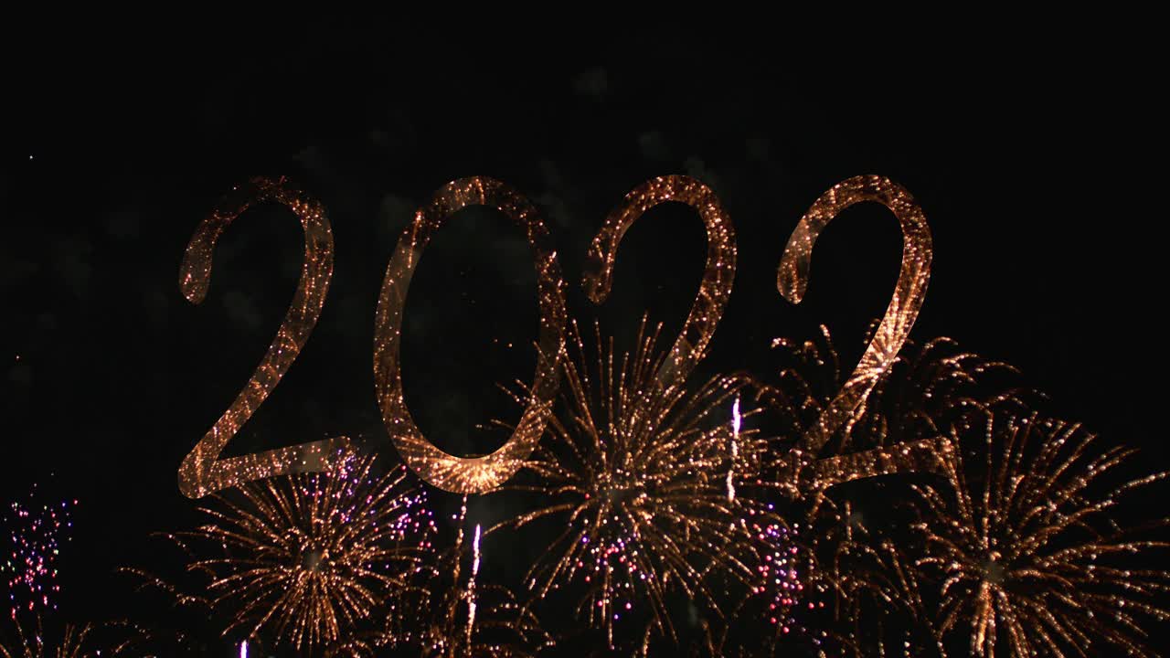 2022年新年快乐，精彩的金色烟花表演视频素材