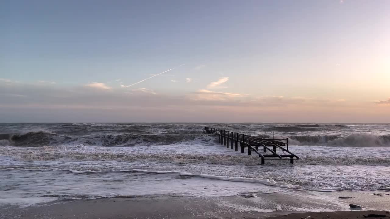 风暴后的巨浪视频素材