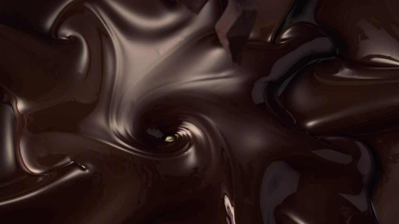 巧克力碎片落入黑巧克力视频下载