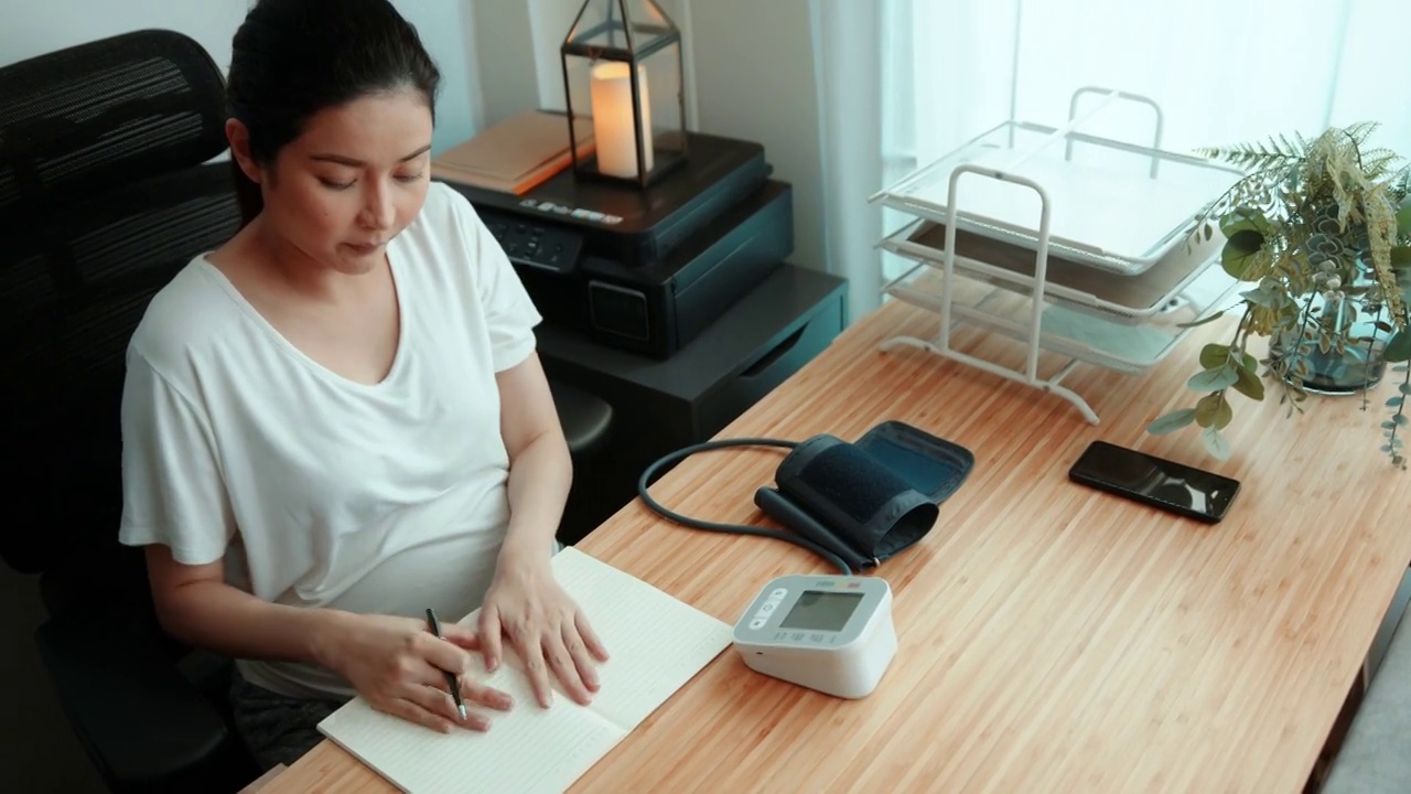 孕妇测量血压时。高血压系统视频下载