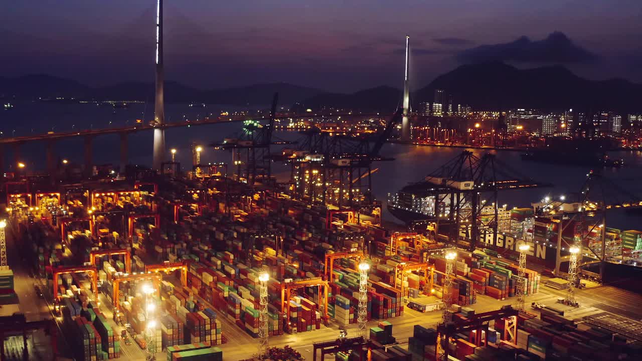 香港港口工业区、昂船洲大桥的无人机画面视频素材