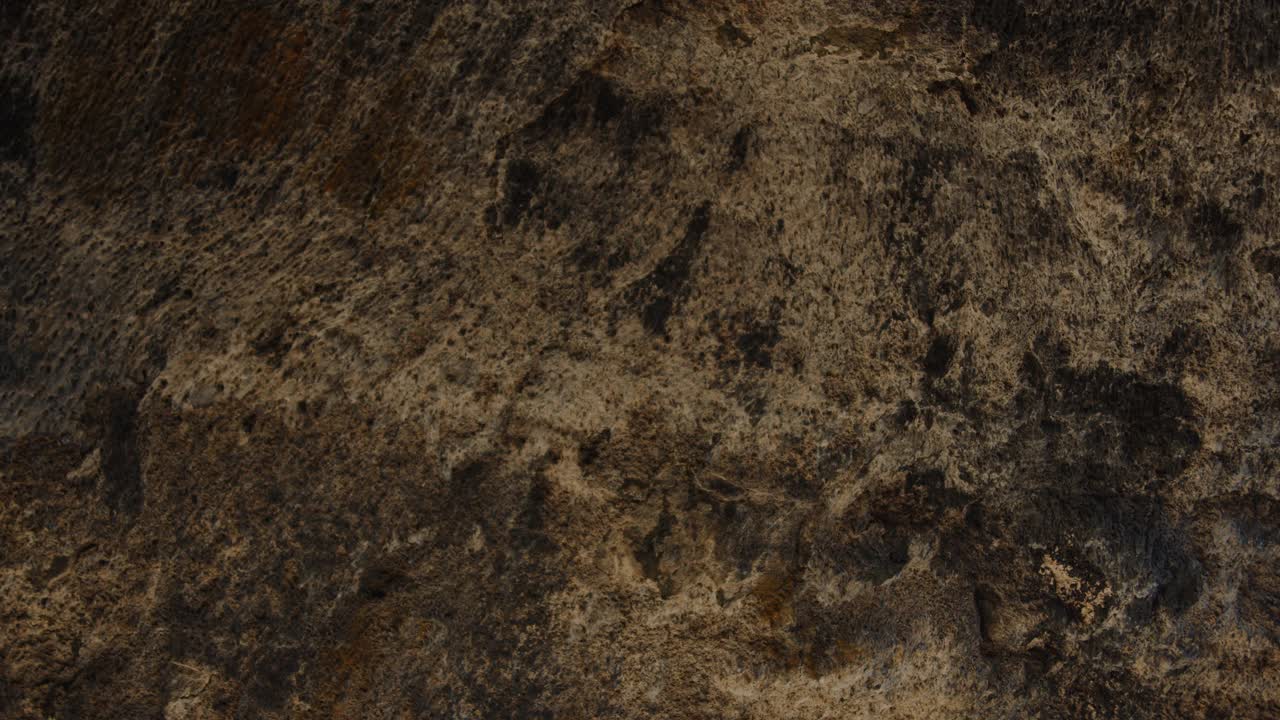 月球环形山的熔岩管视频素材
