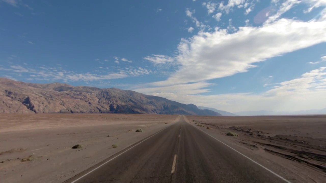 开车穿过加州的死亡谷视频下载