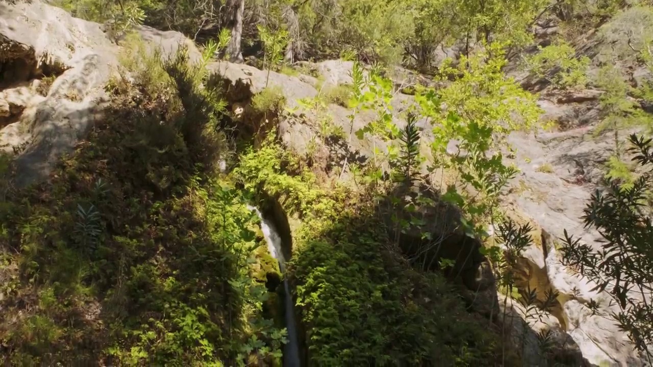 土耳其穆格拉卡巴克湾Likya路上的Aladere瀑布的一般镜头视频下载
