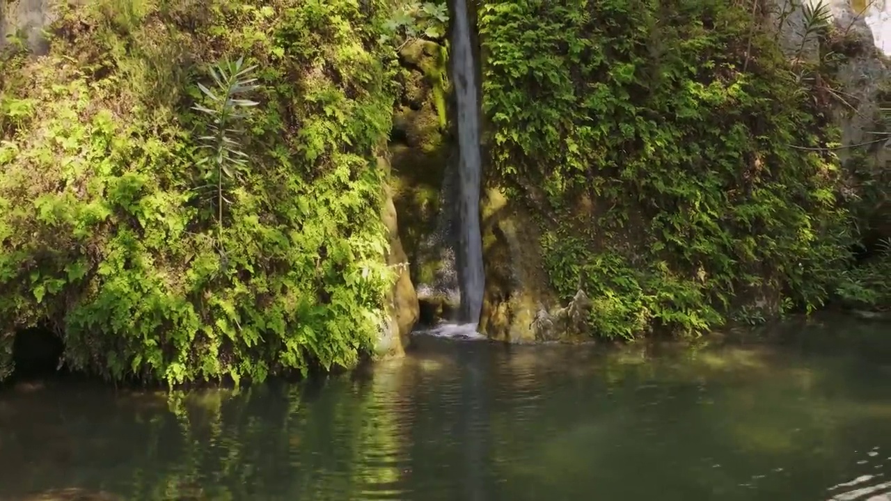 土耳其穆格拉卡巴克湾Likya路上的Aladere瀑布的一般镜头视频下载