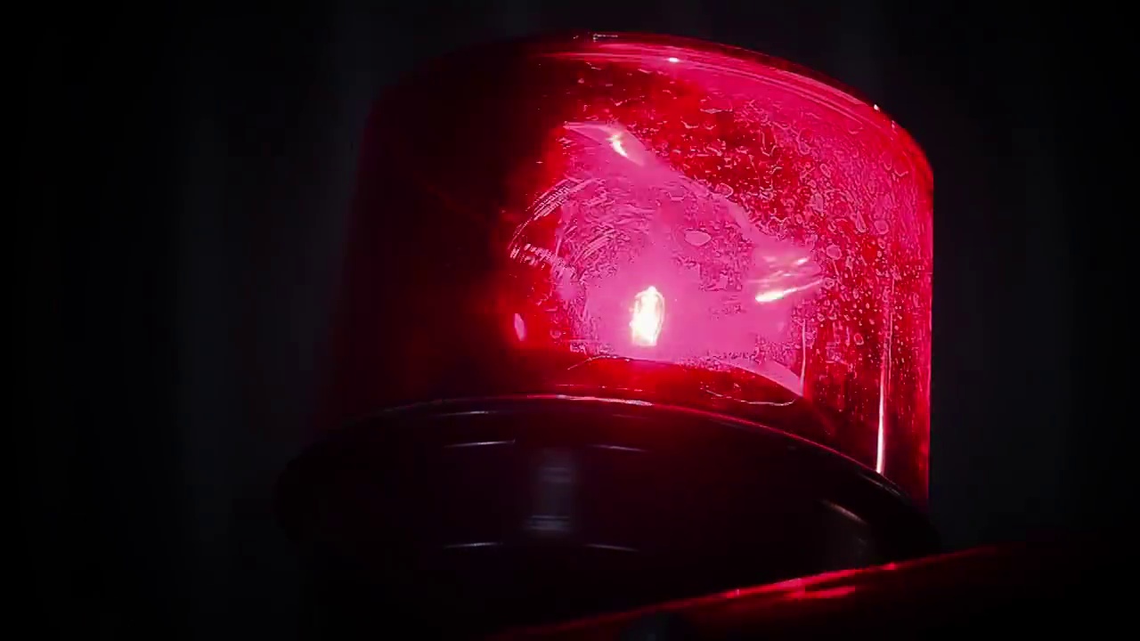 消防车或消防车闪烁的红灯。近距离拍摄，4K分辨率。视频素材