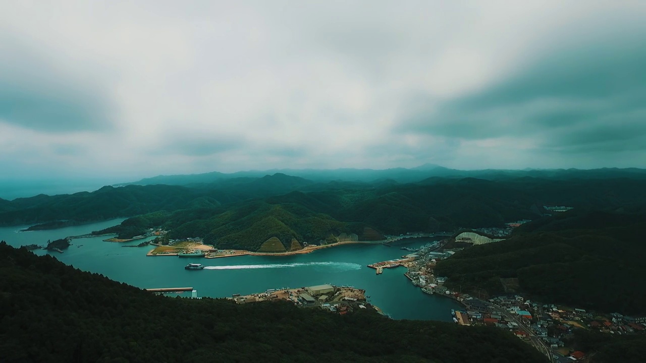 日本对马岛港口的无人机无人机视频下载