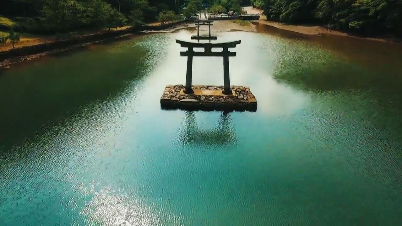 由无人机，鸟居和神社，对马岛，日本视频下载