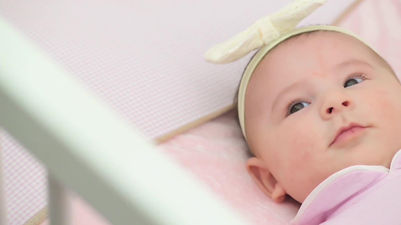 婴儿兴奋- 4K分辨率视频下载