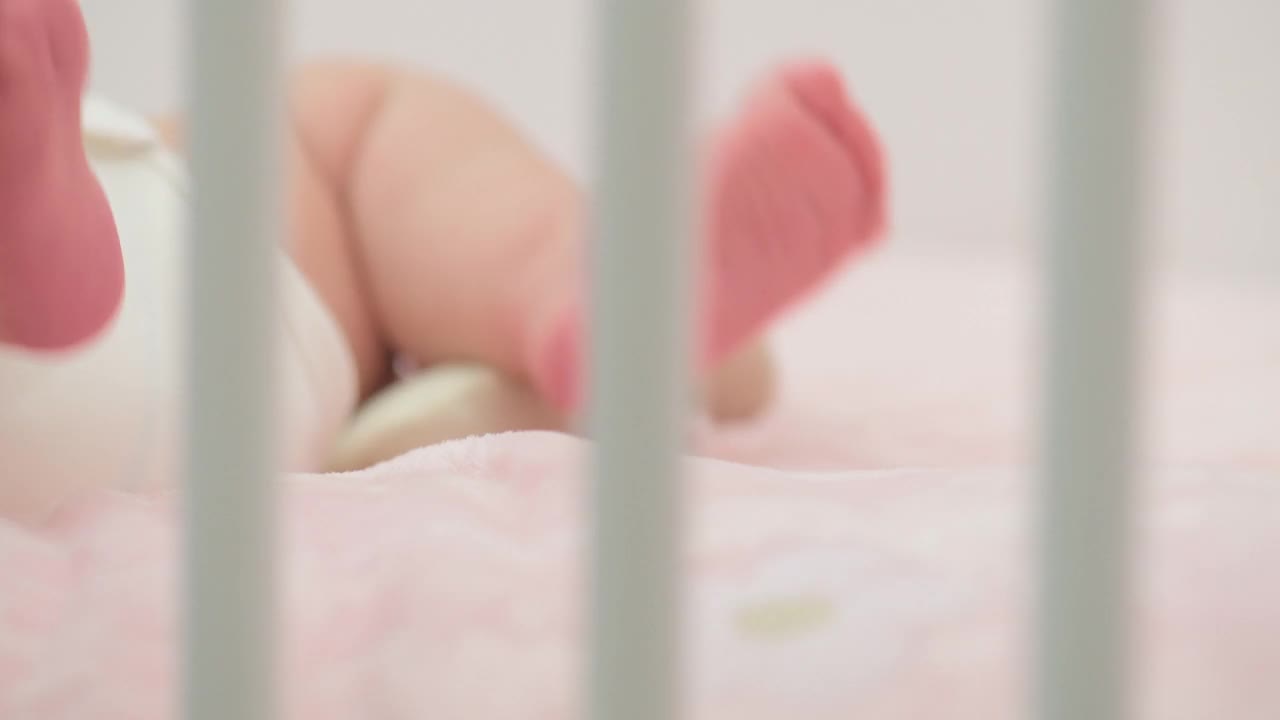 婴儿足部运动- 4K分辨率视频下载
