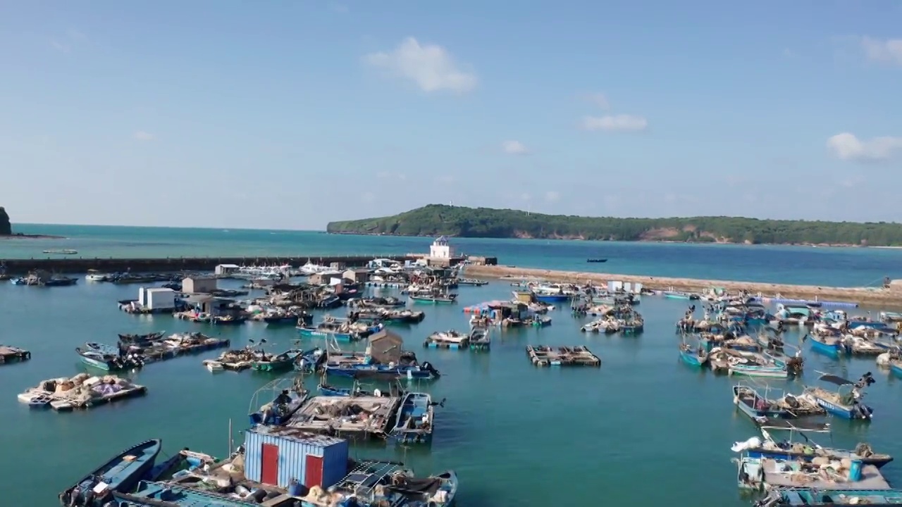 渔船停泊在码头视频下载