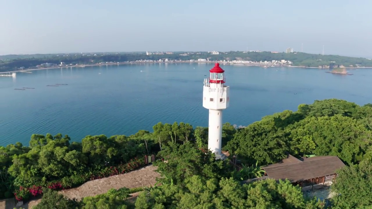 一个岛上的灯台视频下载
