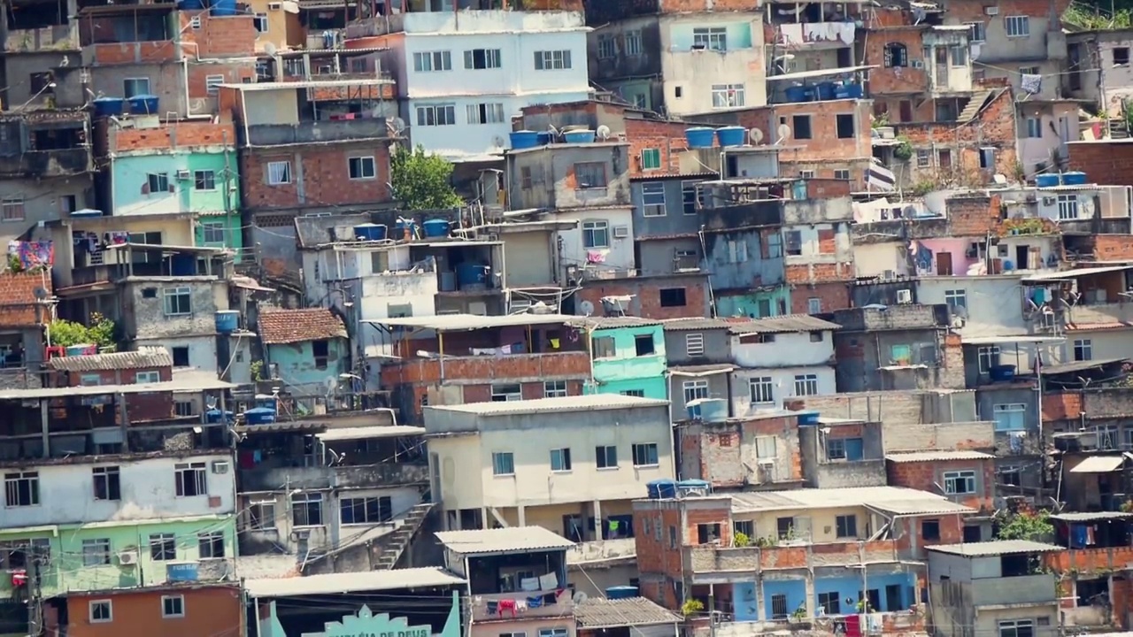巴西，里约热内卢贫民窟的穷人的房子视频素材