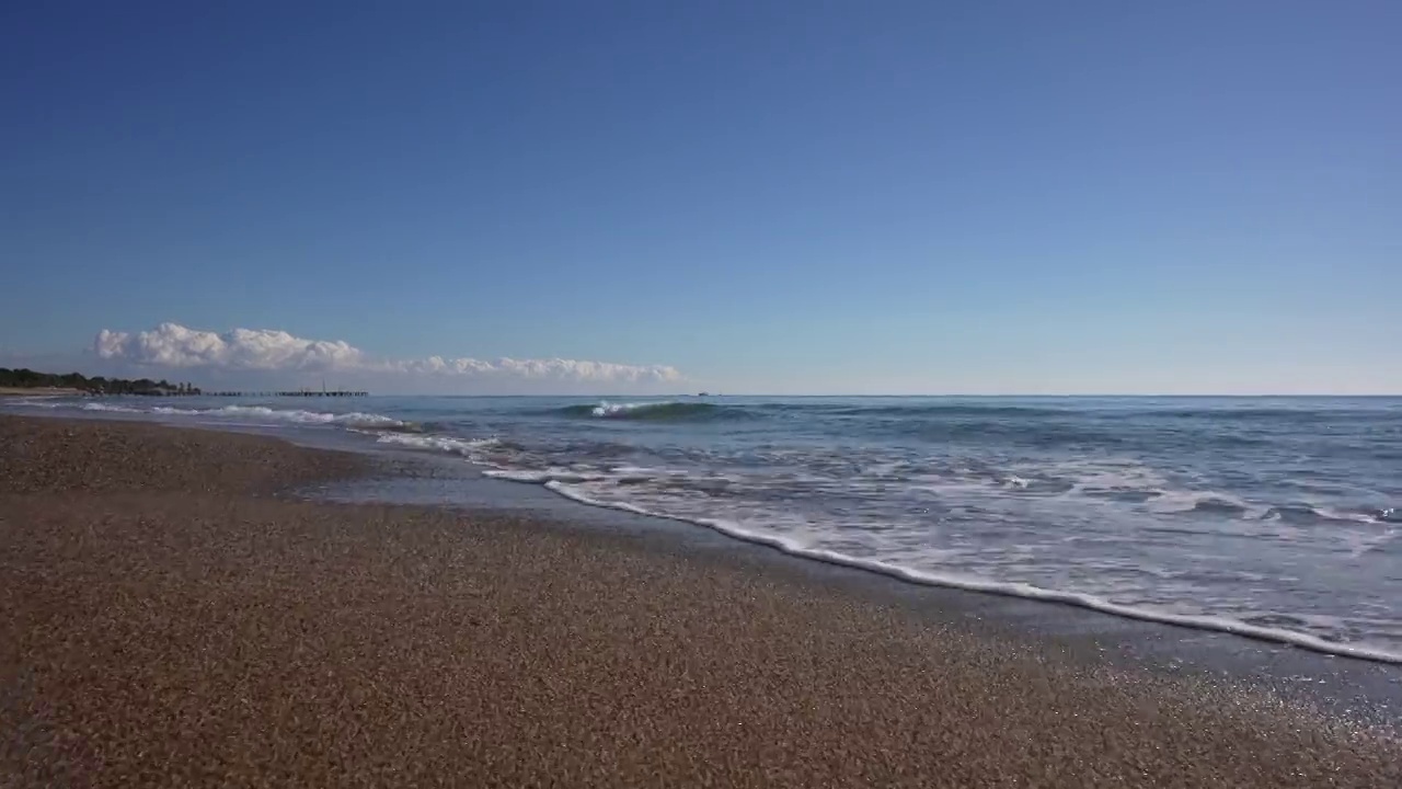 沙滩和晴朗的天空背景视频下载