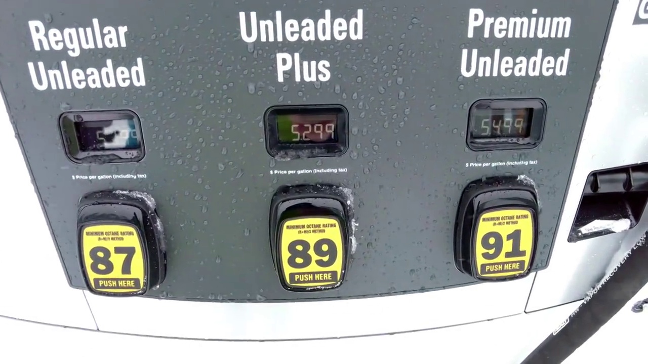 加州一家加油站的高油价视频下载