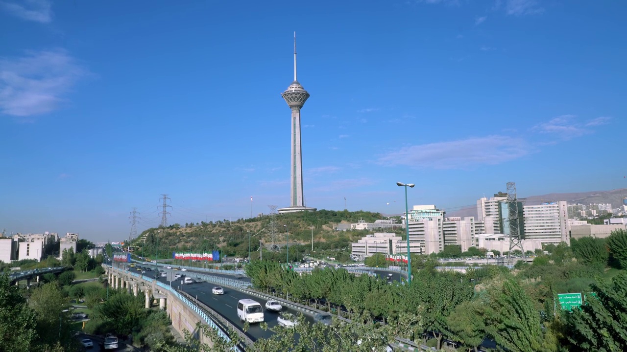德黑兰的城市风景与米拉德塔视频下载