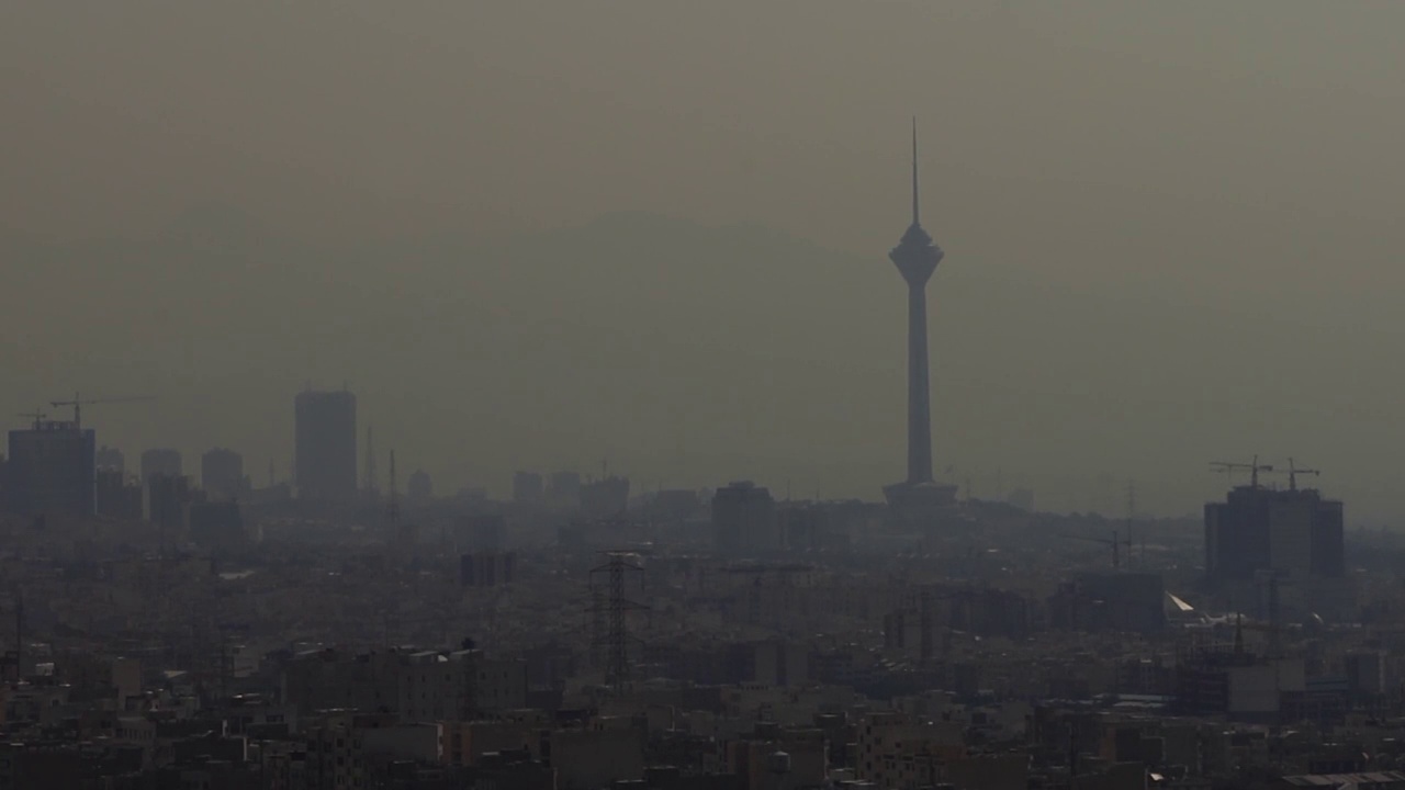 德黑兰的城市风景与米拉德塔视频下载