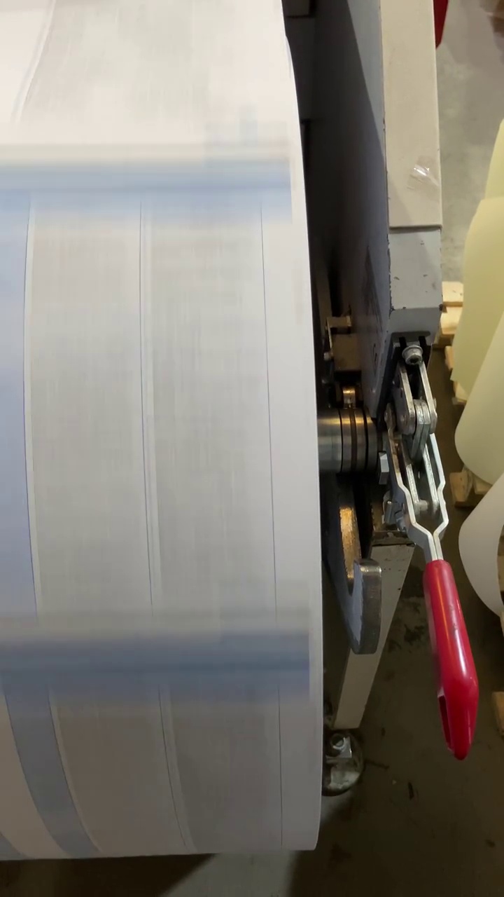 高速旋转的工业印刷机视频下载