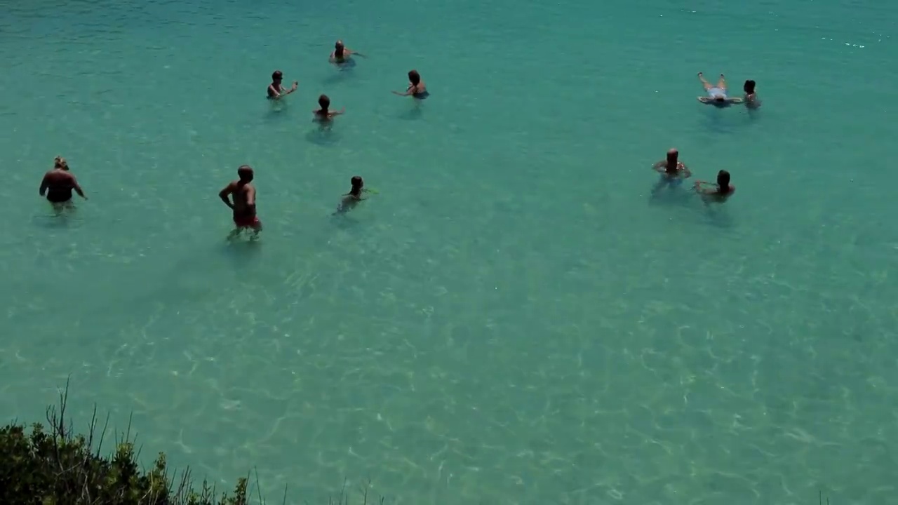 人们在海里洗澡视频下载