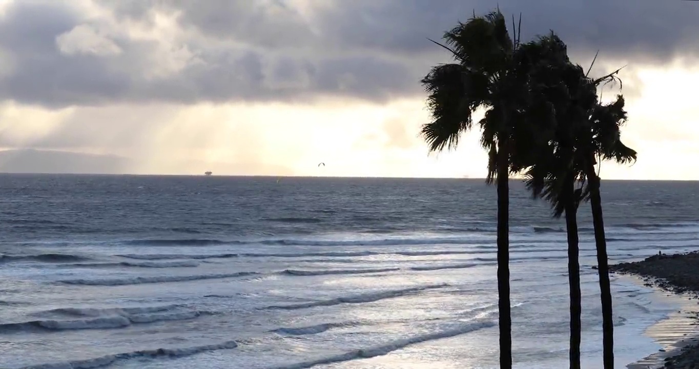 升起的海景，海滩和日落视频下载