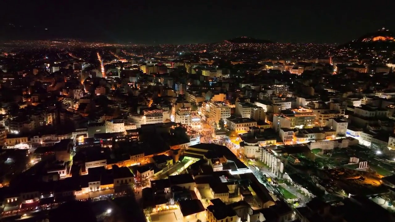 无人机拍摄的希腊雅典古城夜间的画面视频下载