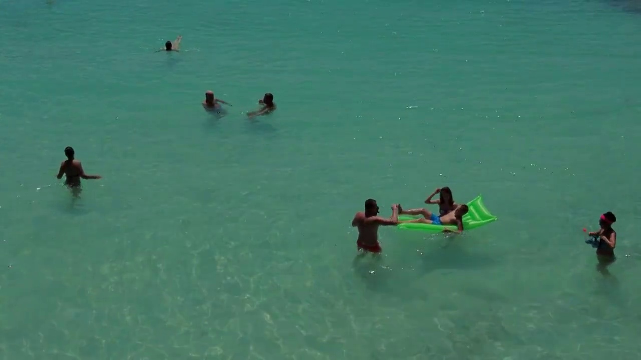 人们在海里洗澡视频下载