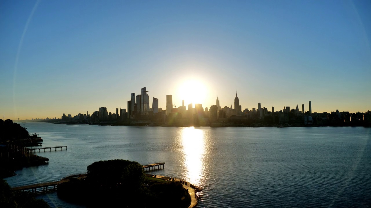 纽约市:哈德逊河对岸的天际线视频下载