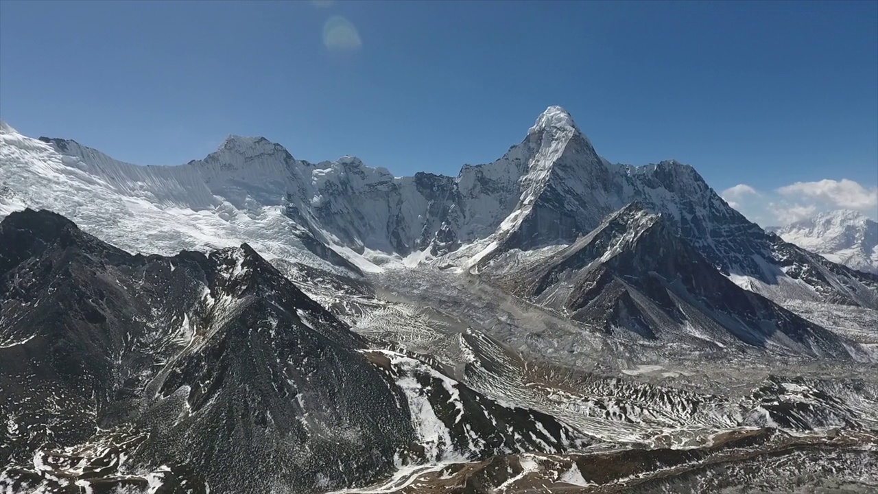 东尼泊尔，昆布，喜马拉雅- Chukhung Ri /尼泊尔的概览视频下载