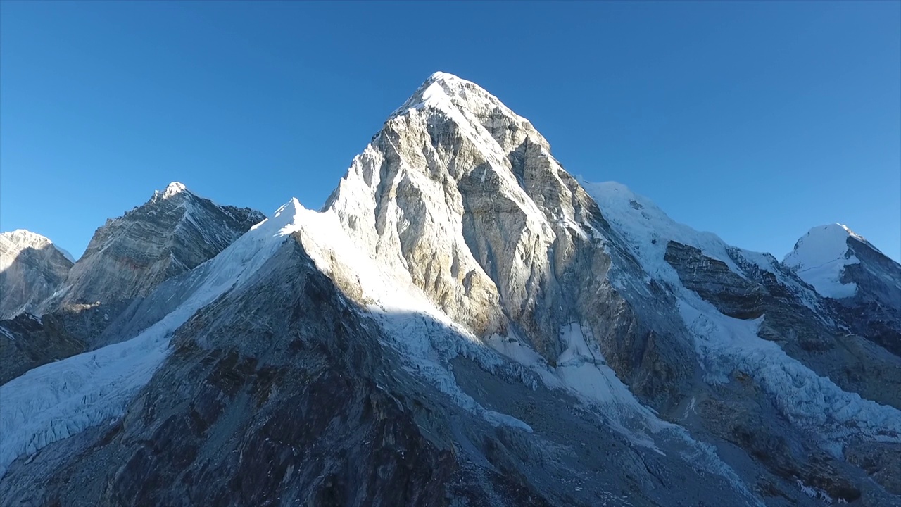 东尼泊尔，昆布，喜马拉雅山脉-普莫里山/尼泊尔视频下载
