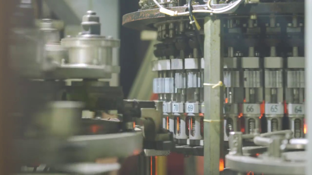 矿泉厂生产工艺水瓶清洗杀菌机视频素材