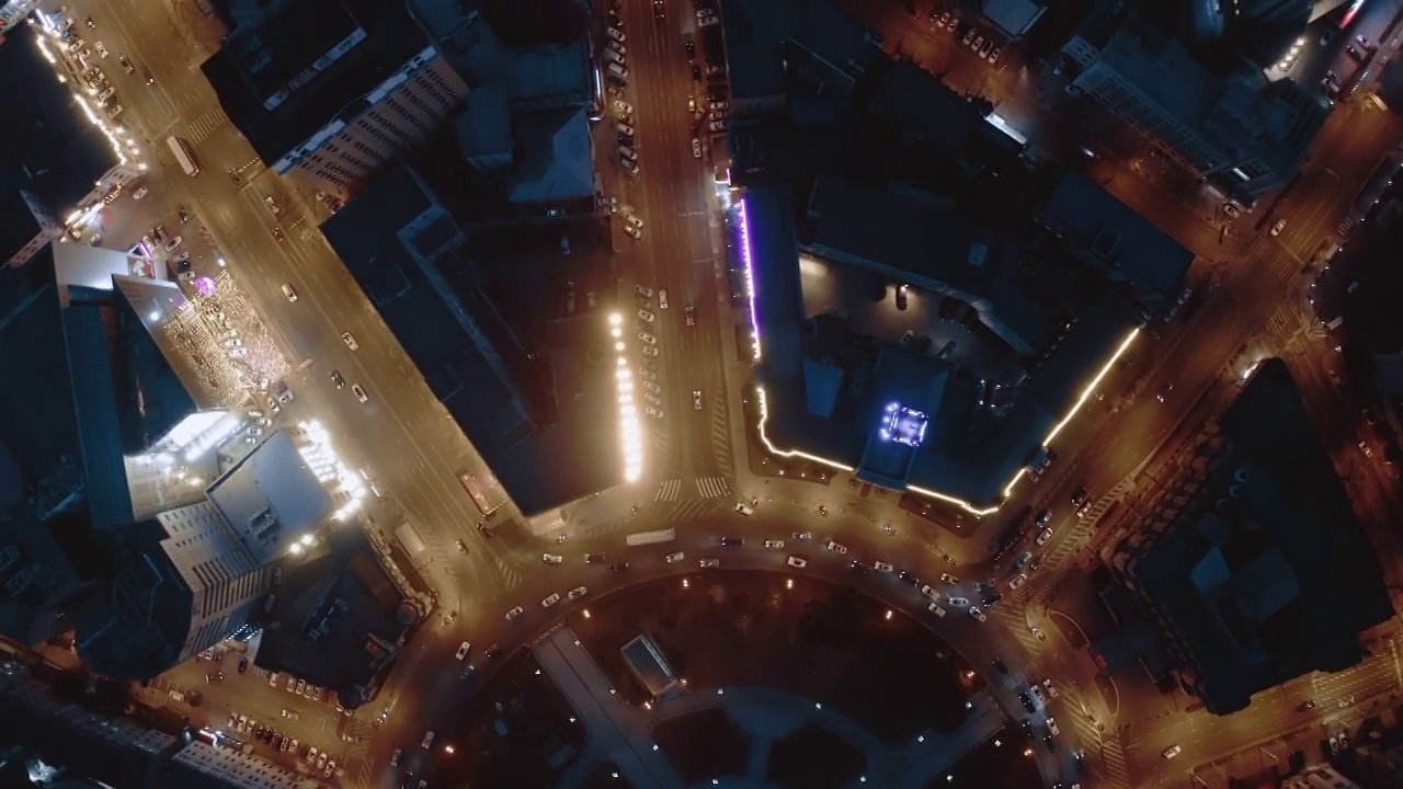 夜间城市交通圈鸟瞰图视频素材