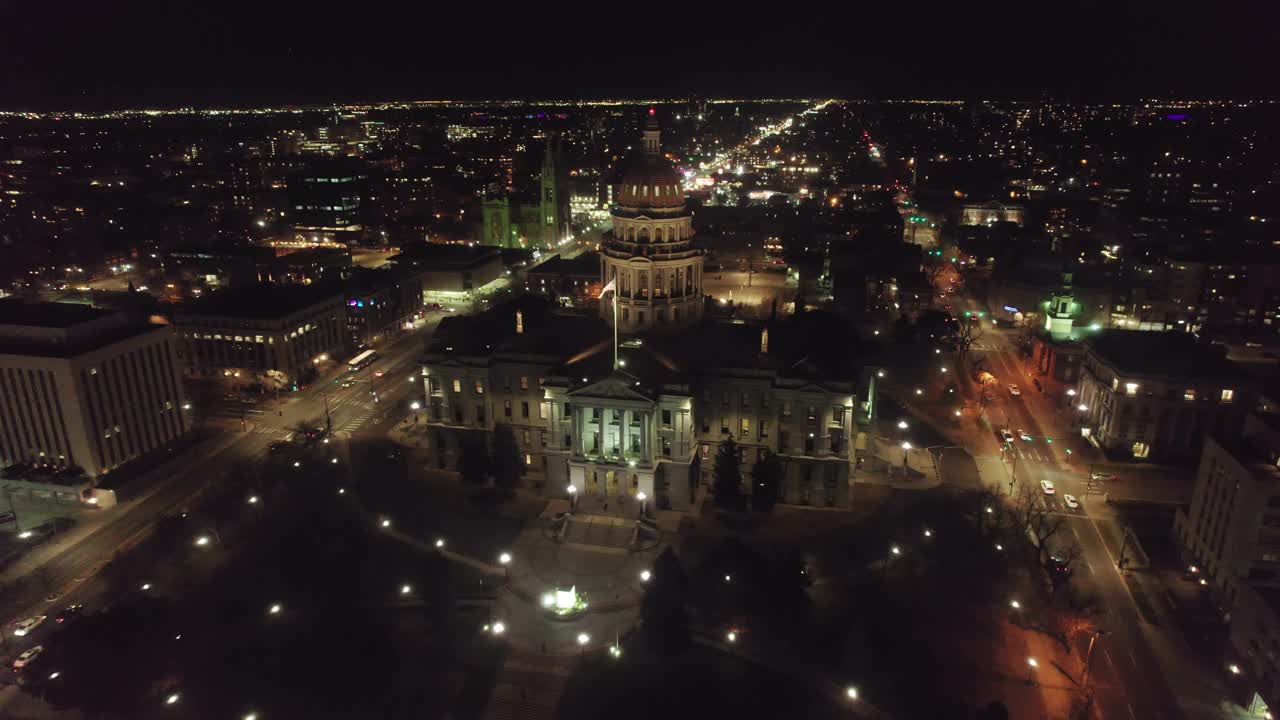 科罗拉多州丹佛市夜间的州议会大厦视频素材