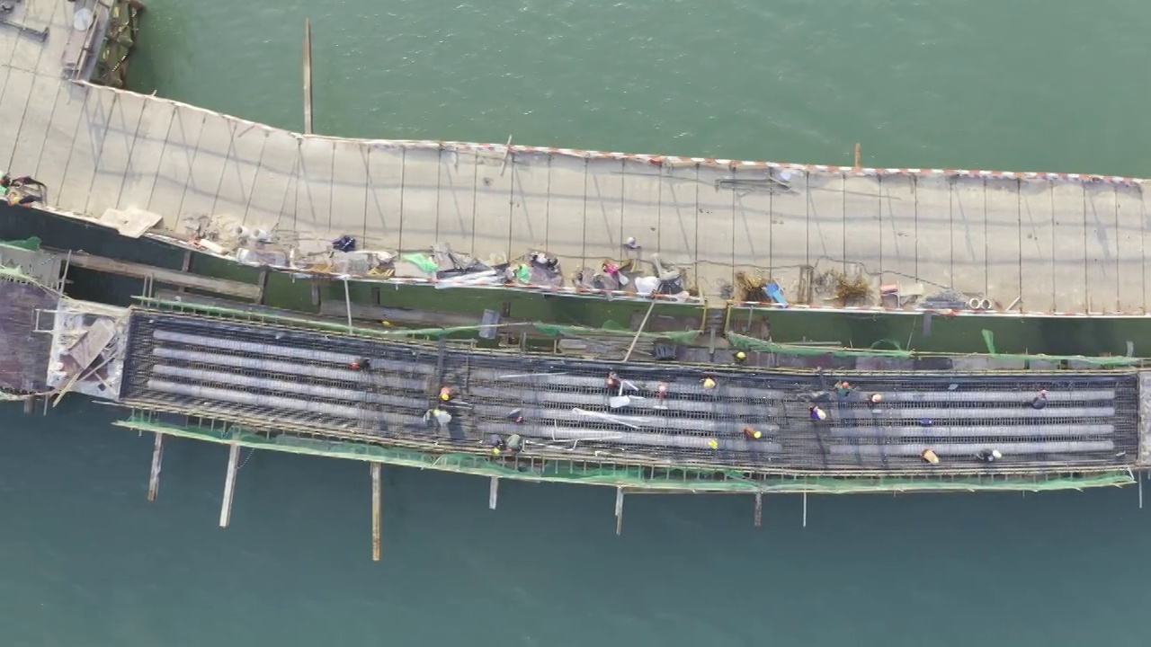 海上人行天桥的建设视频下载