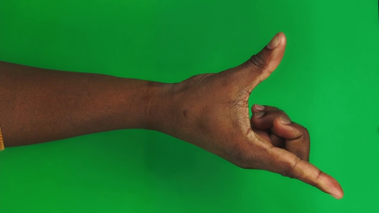 15个手势包，用于在绿色屏幕上用男性黑手控制触摸屏视频素材