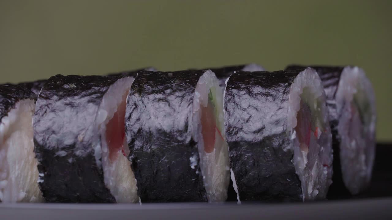 寿司卷打开绿色背景视频下载