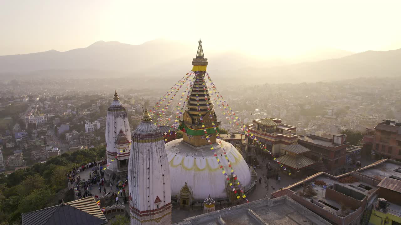 尼泊尔斯瓦扬布纳塔的鸟瞰图视频下载