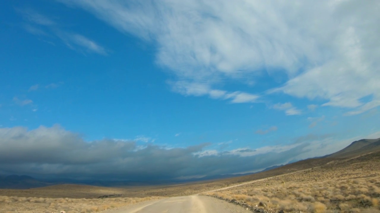 开车穿过死亡谷的盐水谷视频下载