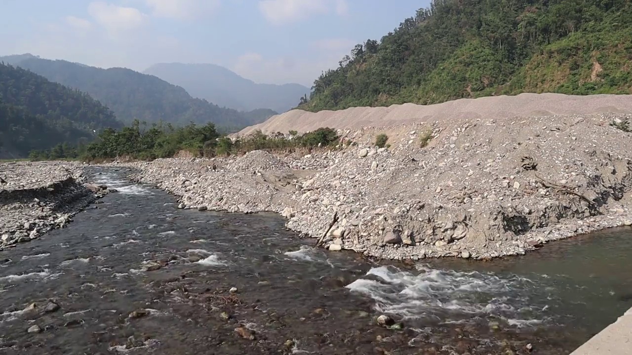 印度北阿坎德邦里诗凯诗的恒河山脉视频下载