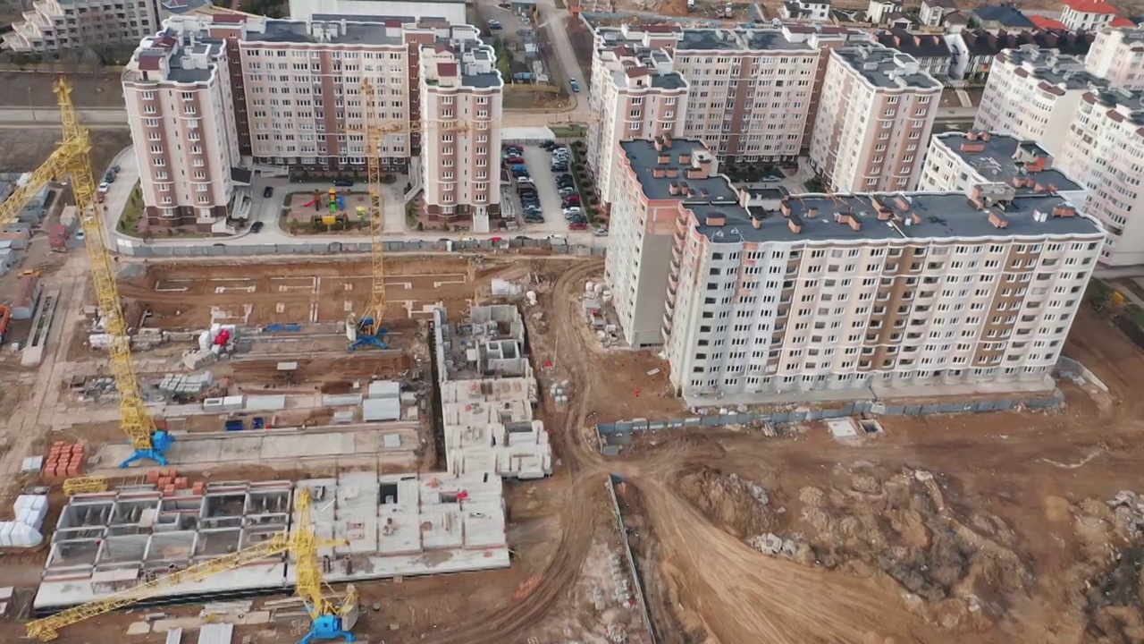 城市住宅区房地产建设的鸟瞰图。视频下载