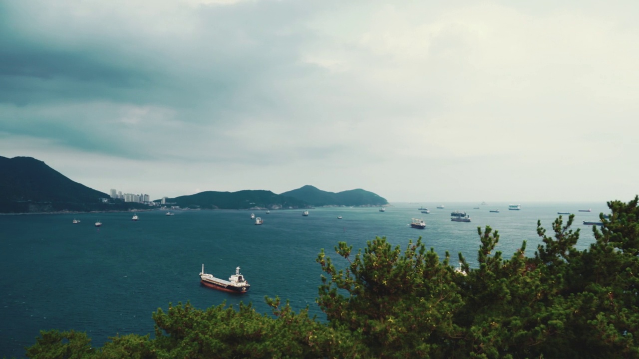 韩国釜山的海洋和城市景观视频素材