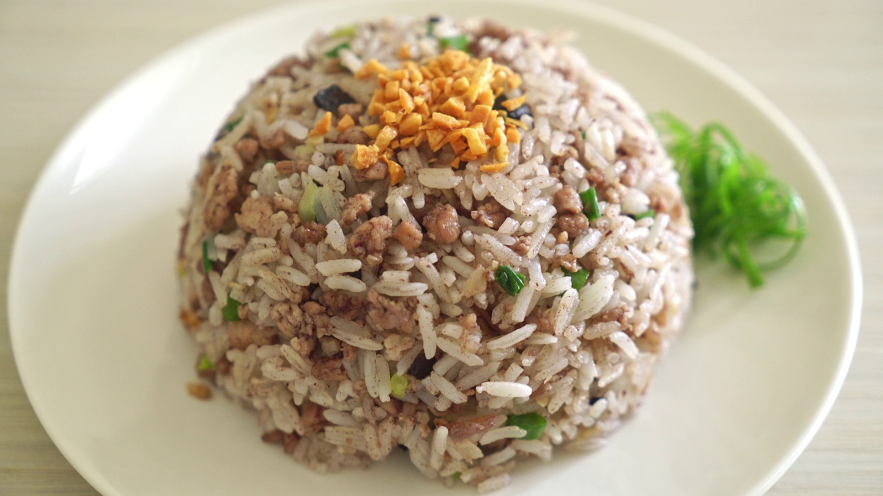 中式橄榄猪肉炒饭-亚洲风味视频素材