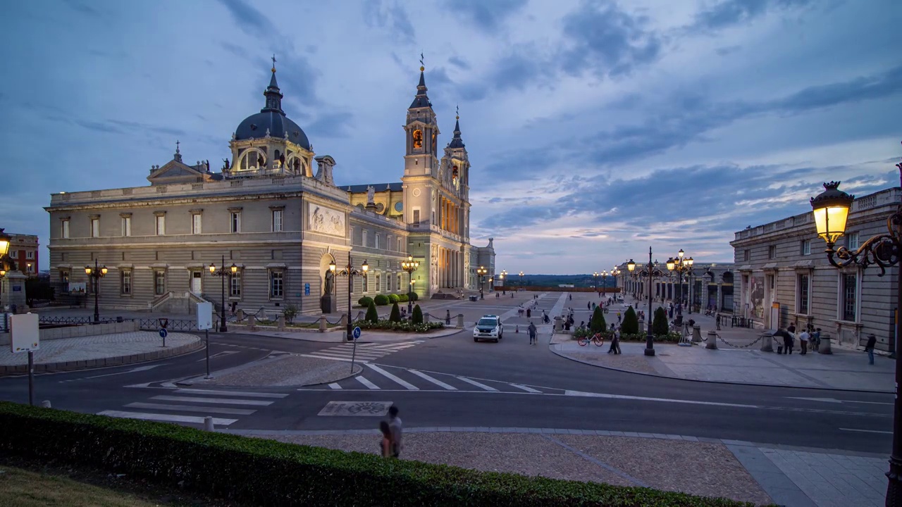 马德里阿尔慕德纳大教堂的美丽时光摄影视频下载