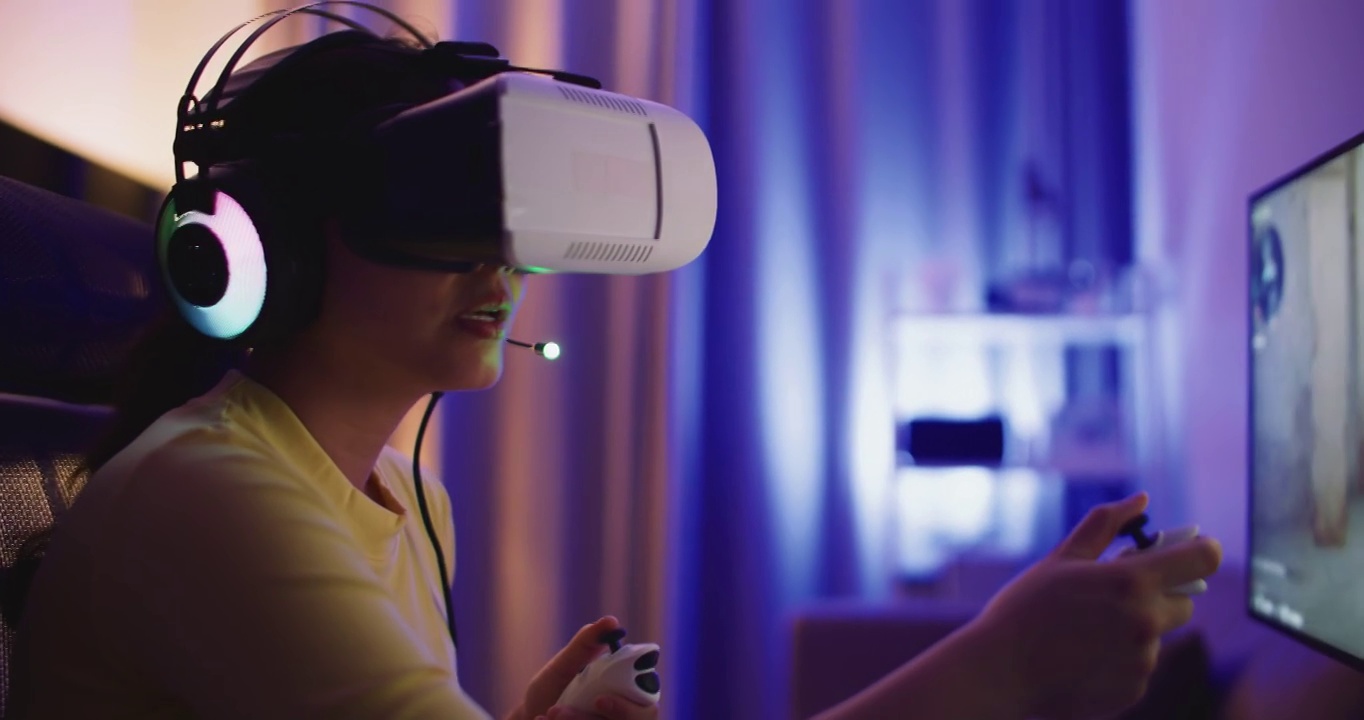 玩虚拟现实游戏的女人元世界数字世界技术AR增强现实控制视频素材