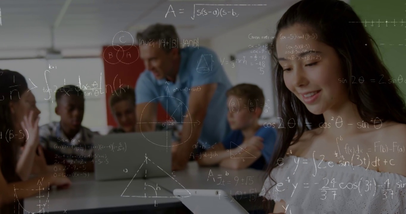 在教室里使用笔记本电脑和智能手机的学生的数学方程的动画视频素材
