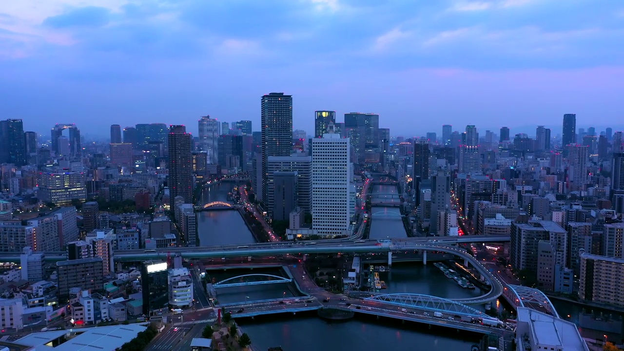 日本梅田大阪夜间鸟瞰图。视频素材