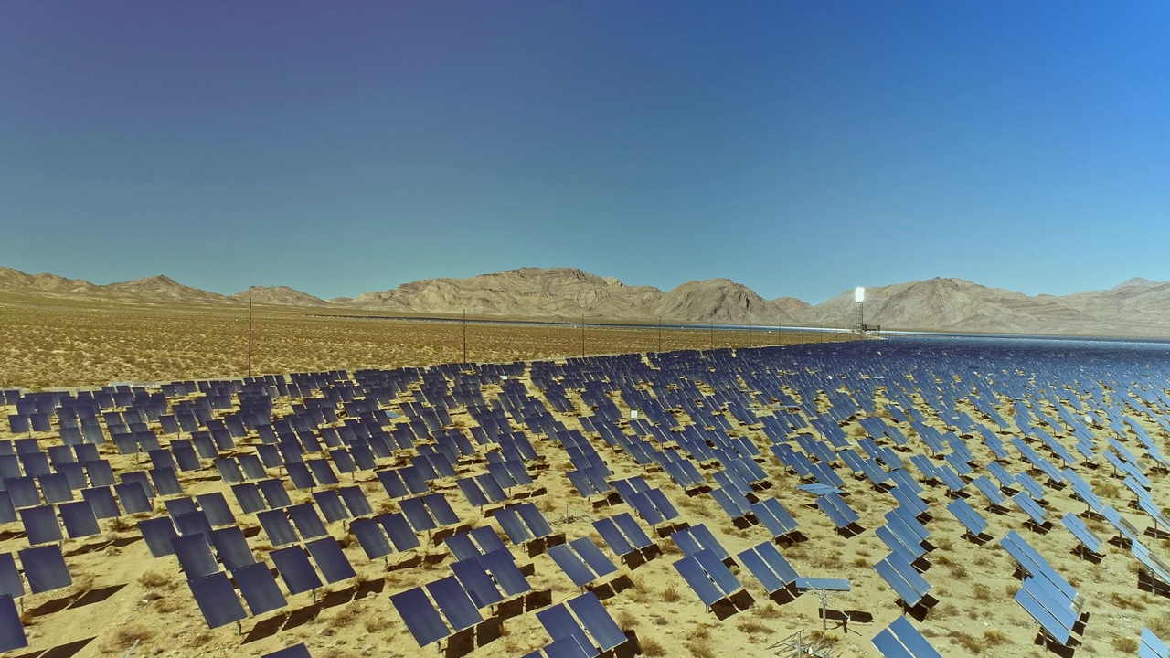 艾文帕太阳能公司的镜子上的天线视频下载