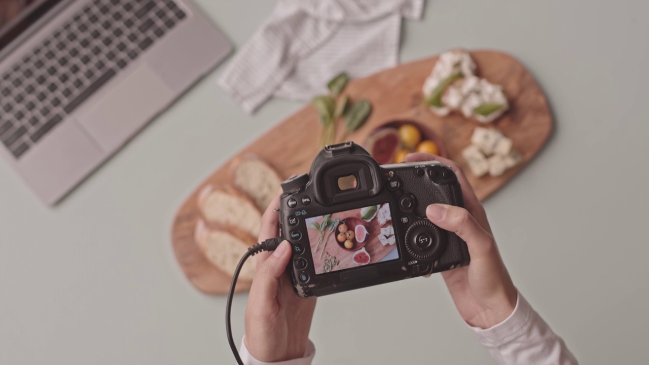 拍摄食物照片的摄影师视频下载