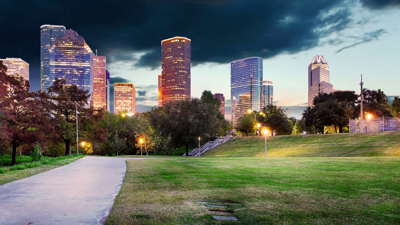 时间推移视频休斯敦，得克萨斯州，美国市中心公园和地平线在日落视频素材